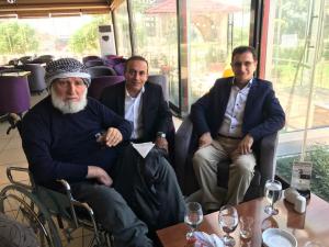 صورة مع المربي الفاضل عبدالرزاق جنكو في هه ولير صورة مع المربي الفاضل عبدالرزاق جنكو في هه ولير
